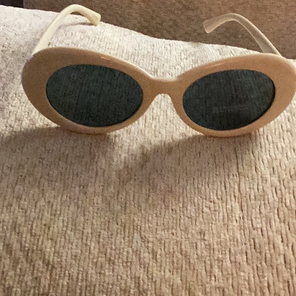 😎NWOT Sexy White 90’s Style So Much Fun To Wear Retro Sun Glasses 😎 - Picture 3 of 8